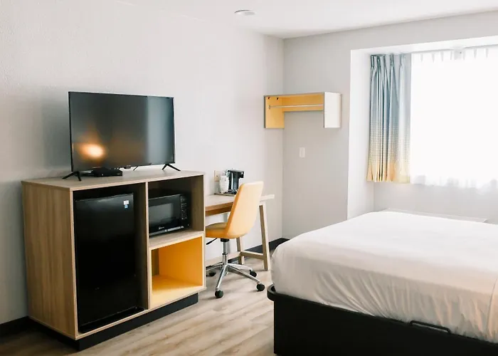 Microtel & By Wyndham 3*