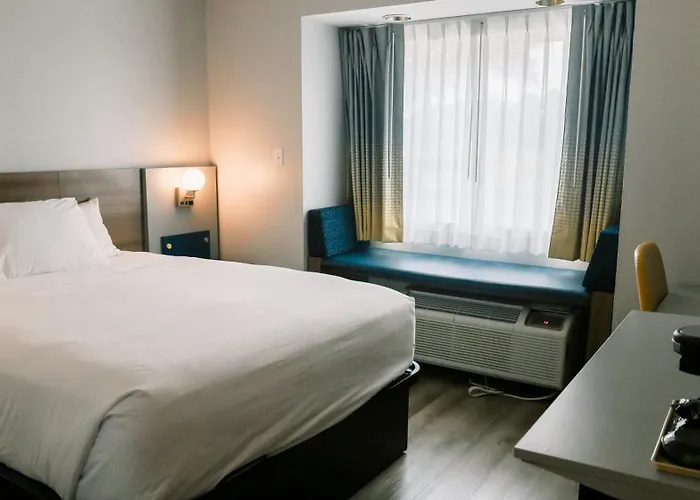 Microtel & By Wyndham Hotel 3*