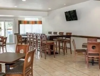 Microtel & By Wyndham Hotel 3*