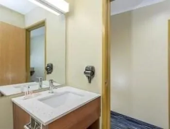 Hotel Microtel & By Wyndham