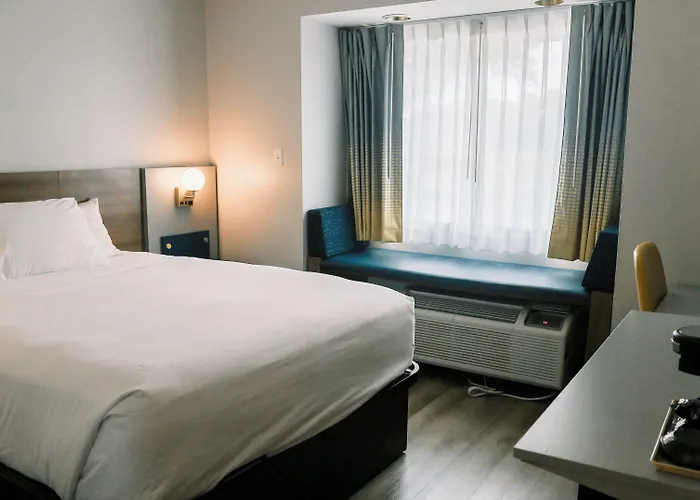 Microtel & By Wyndham Hotel 3*